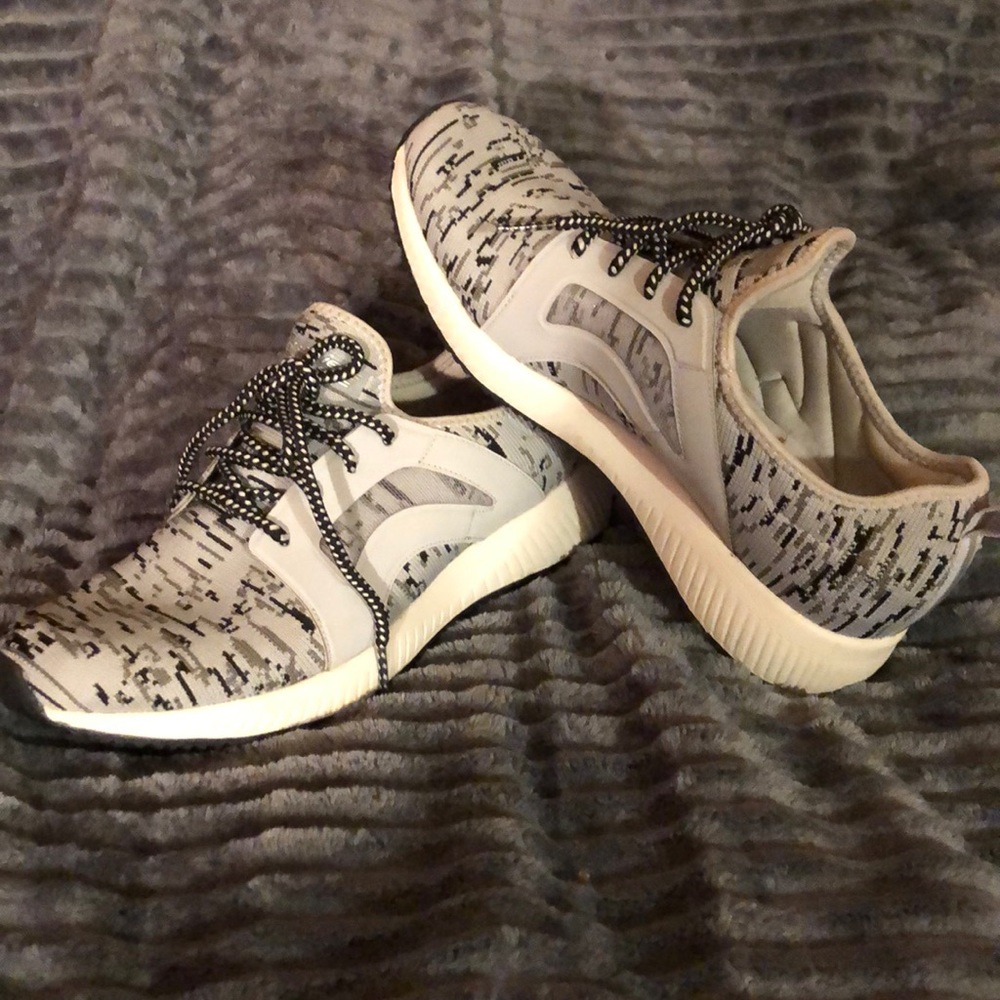 Never worn Skechers bobs Memory foam Sneakers